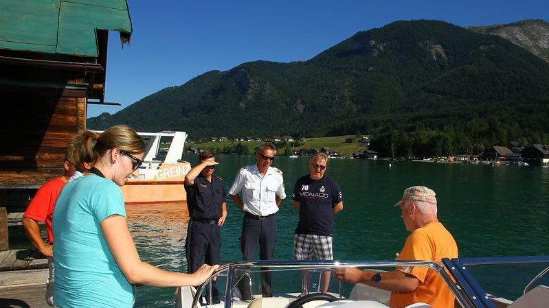Polizeiboot im Wasser