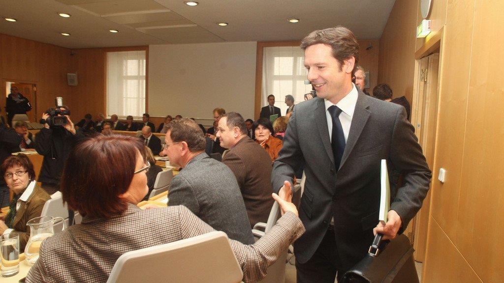 Brenner präsentiert Finanzbericht