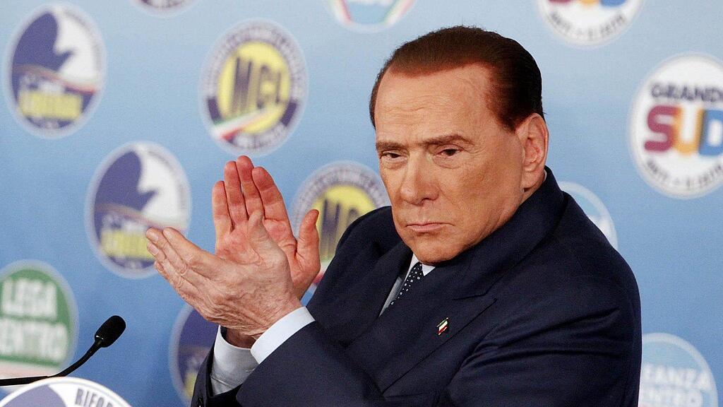 Medienzar Berlusconi schließt Allianz mit Mitte-links-Allianz nicht aus.