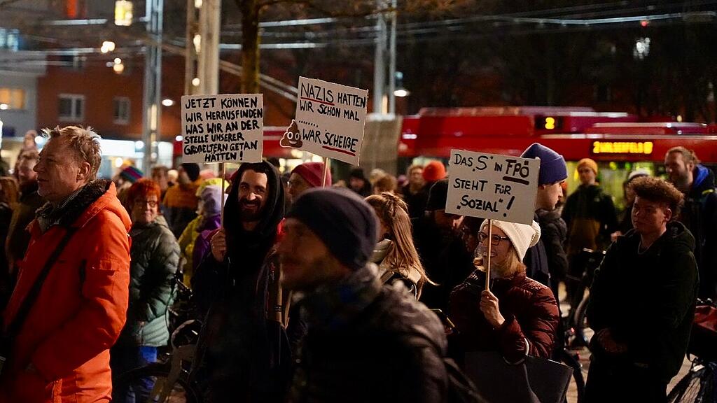 Demo gegen Blau-Schwarz, Salzburg