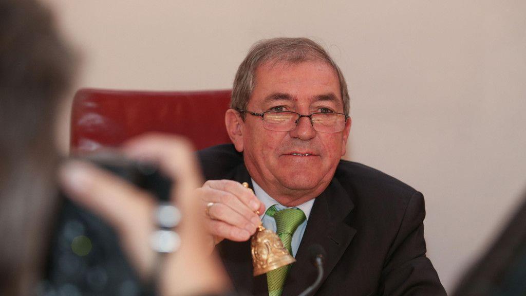 Bürgermeister Heinz Schaden tritt zurück, III
