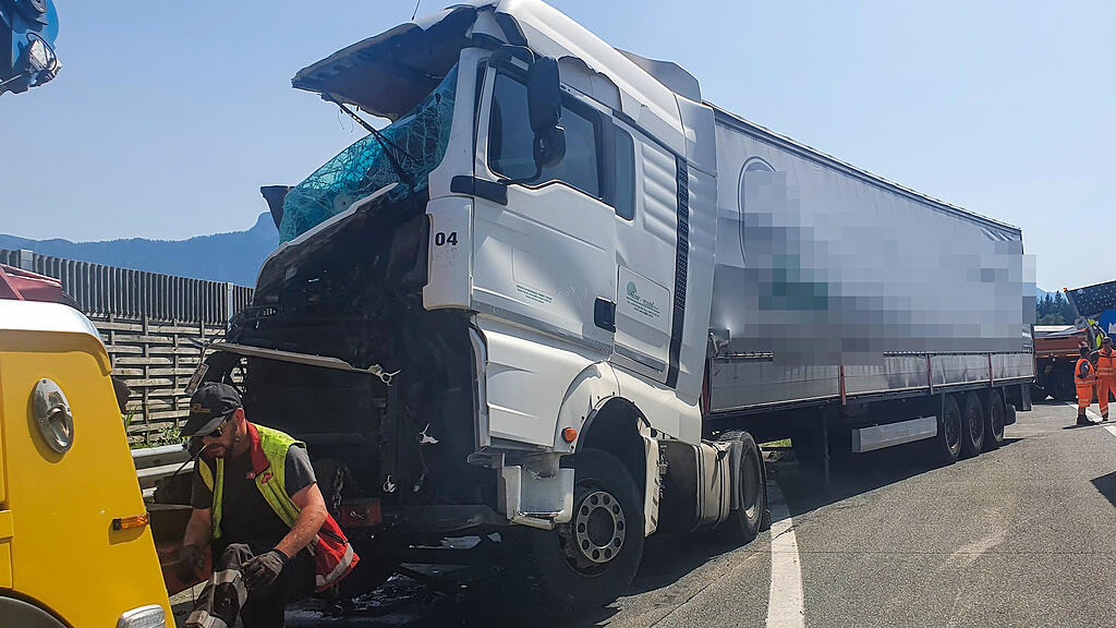 Pkw contra Lkw bei Mondsee