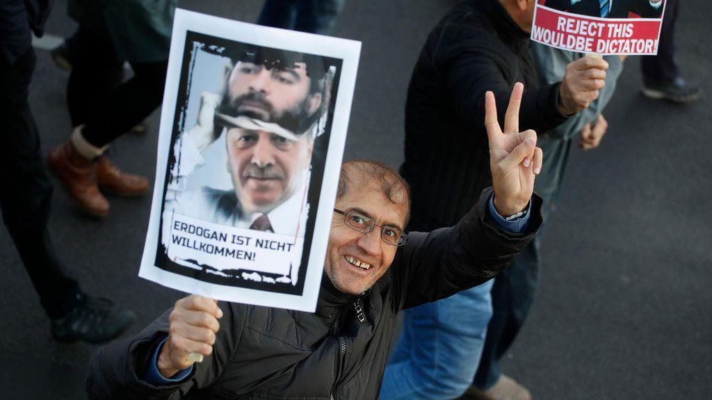 Demos gegen Erdogan in Deutschland