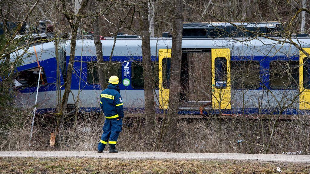 Zugunglück in Bad Aibling: Aufräumarbeiten
