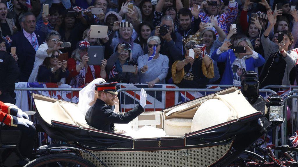 Royale Hochzeit: Schillernde Kutschfahrt durch Windsor