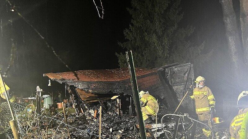 Gartenhütte in Bergheim in Vollbrand