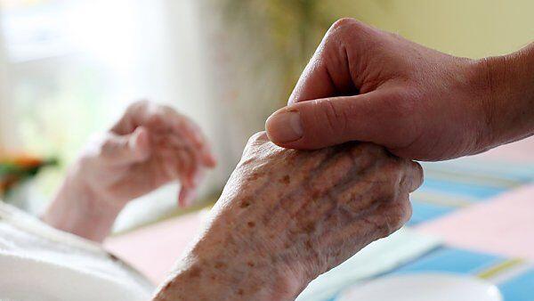 Pflege-Aktivist will "Pflege leistbar" machen