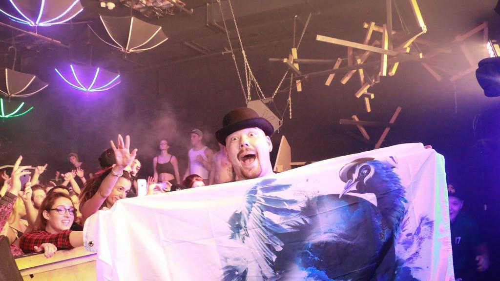 Dr.Peacock in der Kantine II
