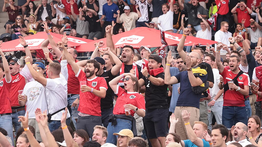 Public Viewing in Salzburg: Österreich vs. Polen