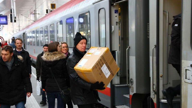 Salzburger Demonstranten am Weg nach Wien