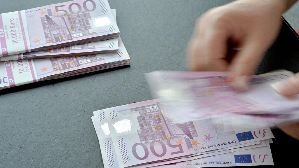 Der Rezeptionist bereicherte sich an seinen Gästen.
