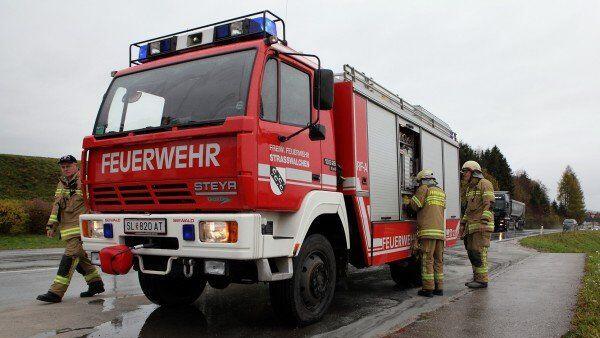 Die freiwillige Feuerwehr Radstadt sicherte die Unfallstelle und dämmte die Explosions- und Brandgefahr ein.