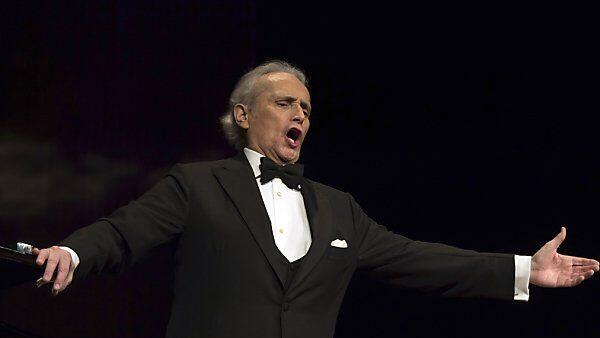 Der spanische Startenor bei der Arbeit