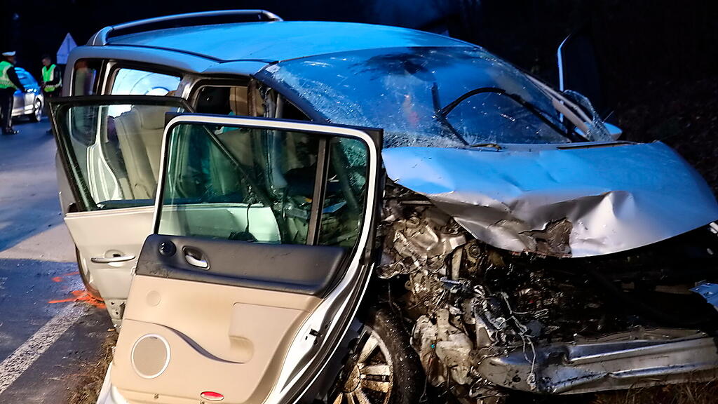 Frontalcrash auf B156 in Anthering