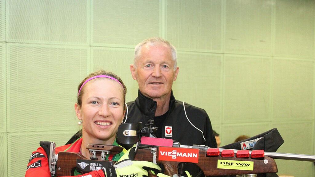 Darja Domracheva (li.) bekam Unterstützung vom ehemaligen österreichischen Cheftrainer Alfred Eder