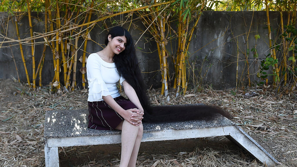 Nilanshi Patel, Haare
