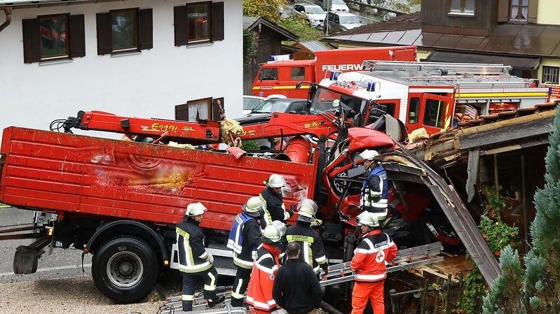 Lkw kracht in Haus