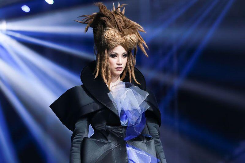 Friseurweltmeister Mario Krankl präsentiert exklusiv seine Avantgarde-Kollektion beim Late Night Shopping im McArthurGlen Designer Outlet Salzburg.