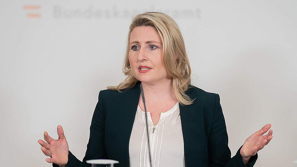 Frauenministerin Raab hat derzeit keine Symptome