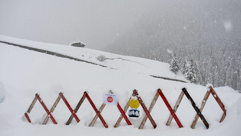 WINTEREINBRUCH IN ÖSTERREICH: SITUATION IN KALS AM GROSSGLOCKNER / OSTTIROL