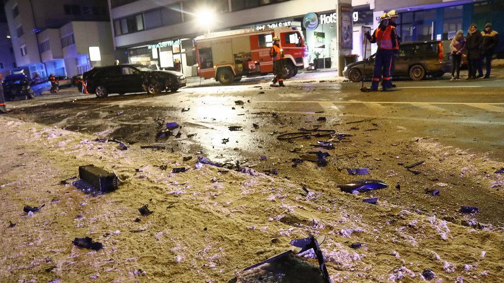 Verletzte nach Crash in Hellbrunner Straße
