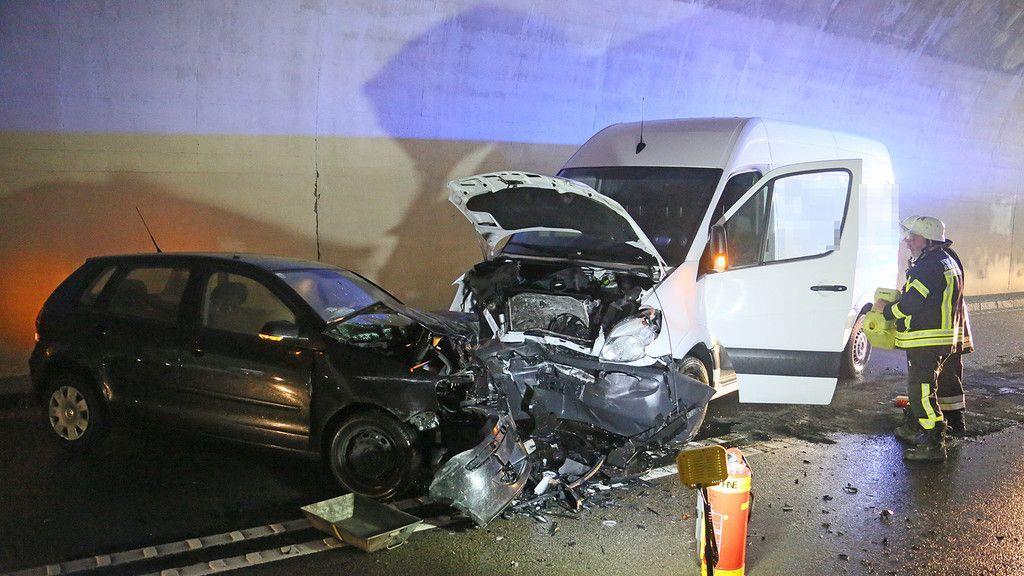 Frontalcrash im Antoniberg-Tunnel