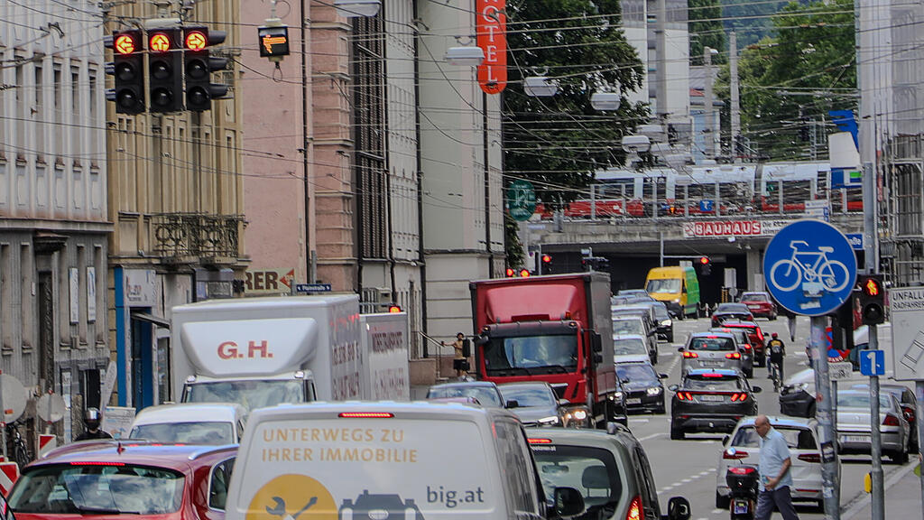 Baustelle in der Saint-Julien-Straße sorgt für Stau