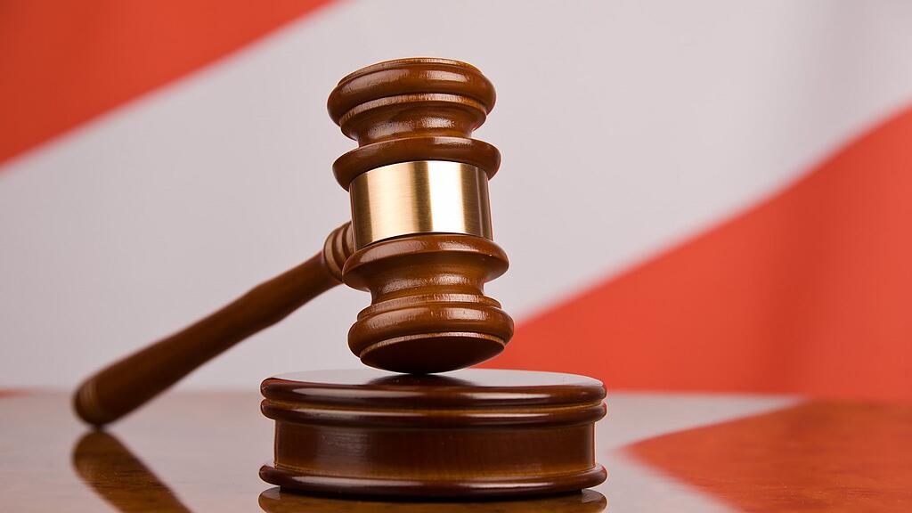 Der 56-jährige gebürtige Oberösterreicher sei Top-Manager in der Pharmabranche gewesen und nun berufsunfähig.