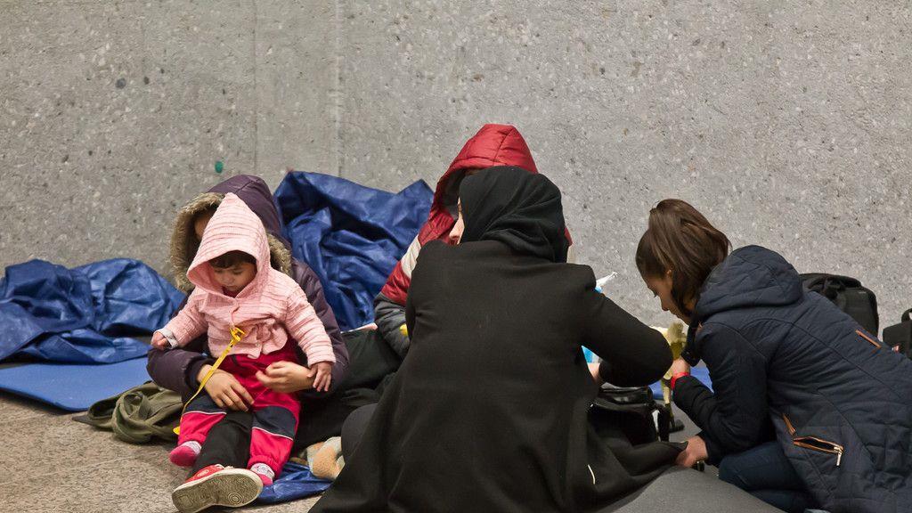 Neue Flüchtlingszelte in Salzburg aufgebaut