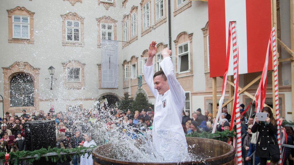 Traditioneller Metzgersprung in Salzburg