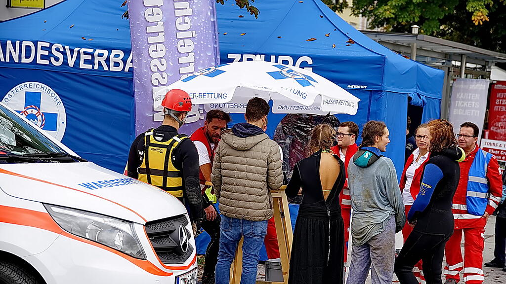 Wasserrettung, Rotes Kreuz, \u00dcbung