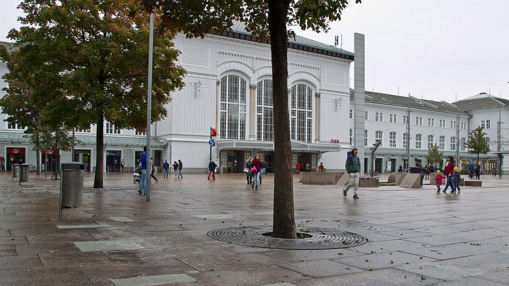 Bänke am Hauptbahnhof entfernt