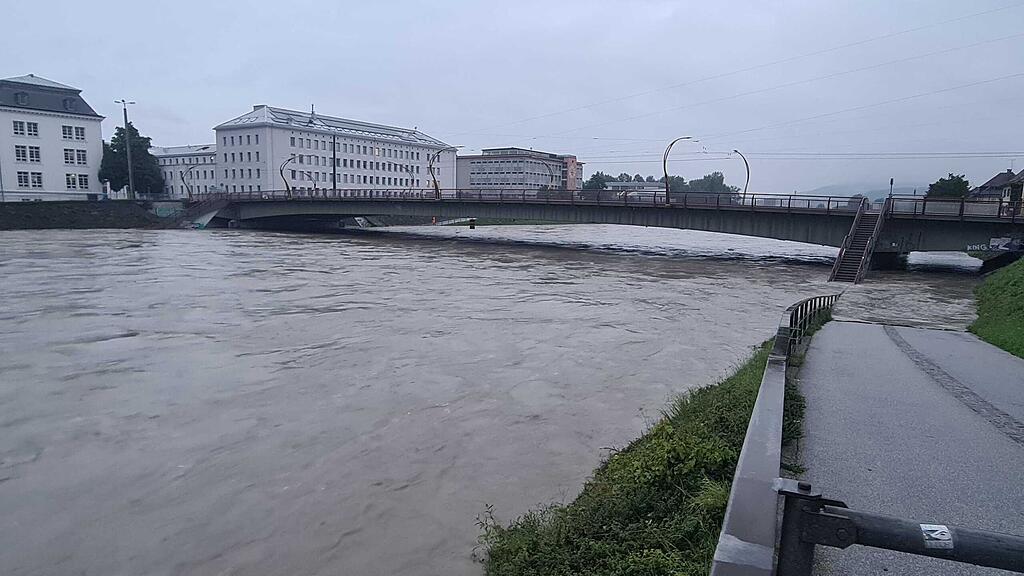 Pegel steigen nach Dauerregen: Radunterführungen in Salzburg-Stadt gesperrt