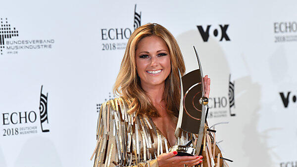 Strahlende Helene Fischer mit ihrem Echo