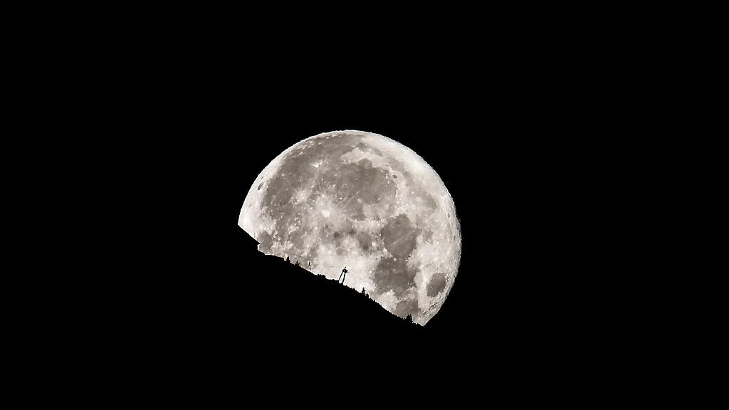 Supermond über Salzburg