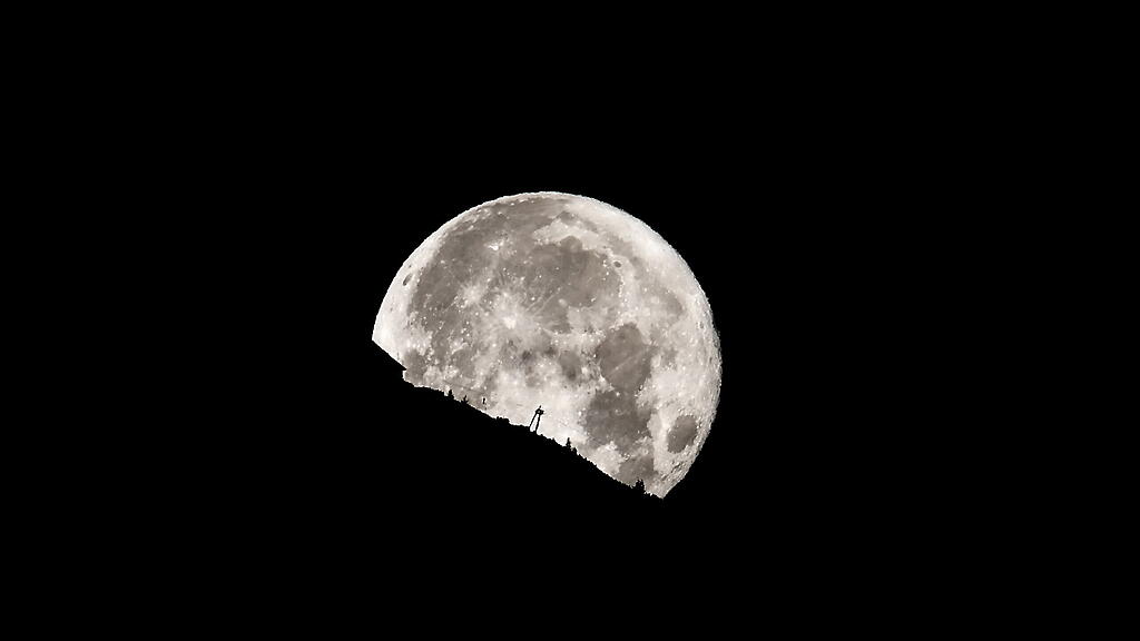 Supermond über Salzburg