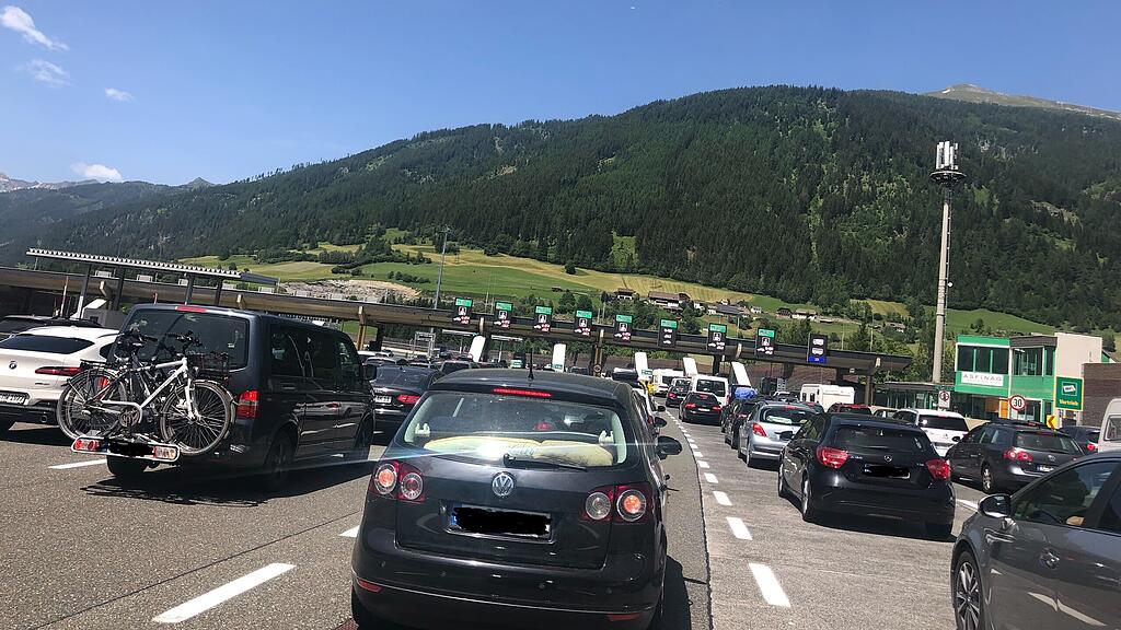 A10: Stau vor Mautstelle St. Michael im Lungau