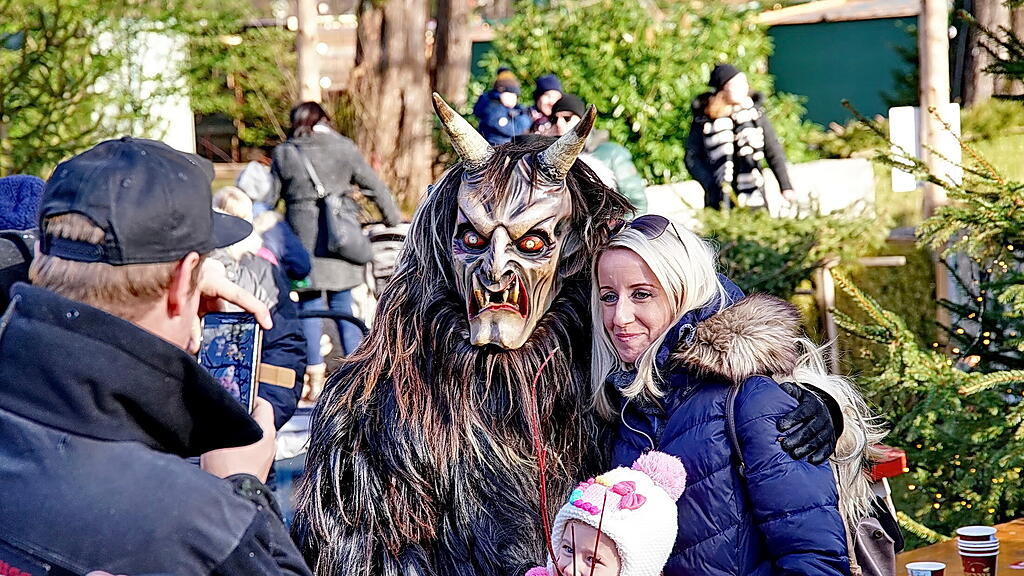 Tag der Krampusse in Hellbrunn