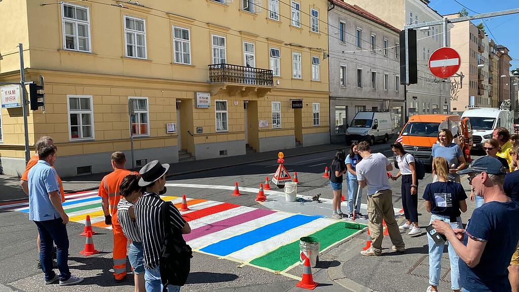 Regenbogenzebrastreifen Andräviertel