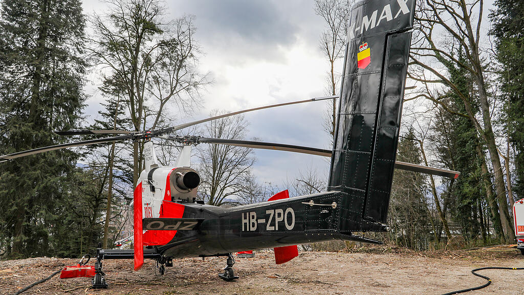 Baumfällungen per Hubschrauber am Kapuzinerberg