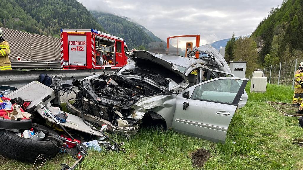 Auto-Überschlag auf A10 in Zederhaus