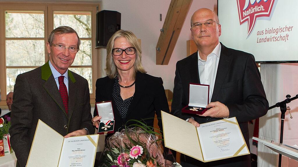 Frank Hensel und Martina Hörmer erhalten Preis.