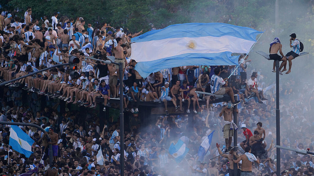 Argentinien ist Fu\u00dfball-Weltmeister: Party in Buenos Aires