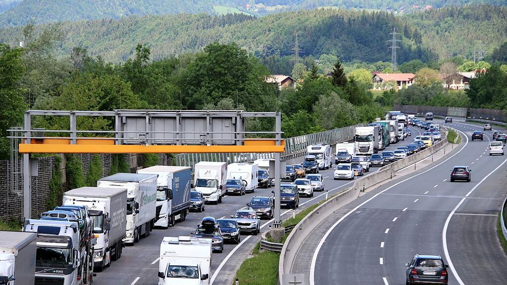 Stau am Pfingstsamstag in Salzburg II