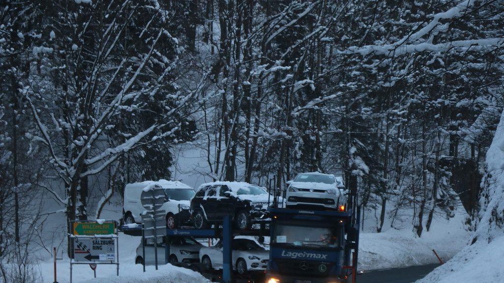 Autos stehen ohne Genehmigung am Salzburgring
