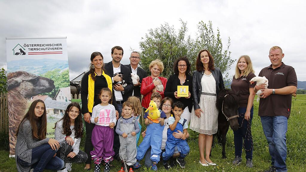 Kinder lernen im Stadtstall mit und von Tieren.