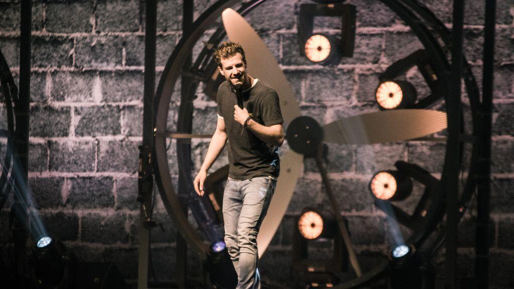 In seinem neuen Programm wirft Luke Mockridge einen kritischen Blick auf seine eigenen Generation.