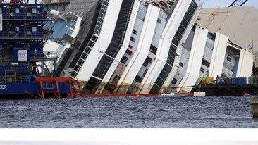 Wrack der Costa Concordia ist aufgerichtet
