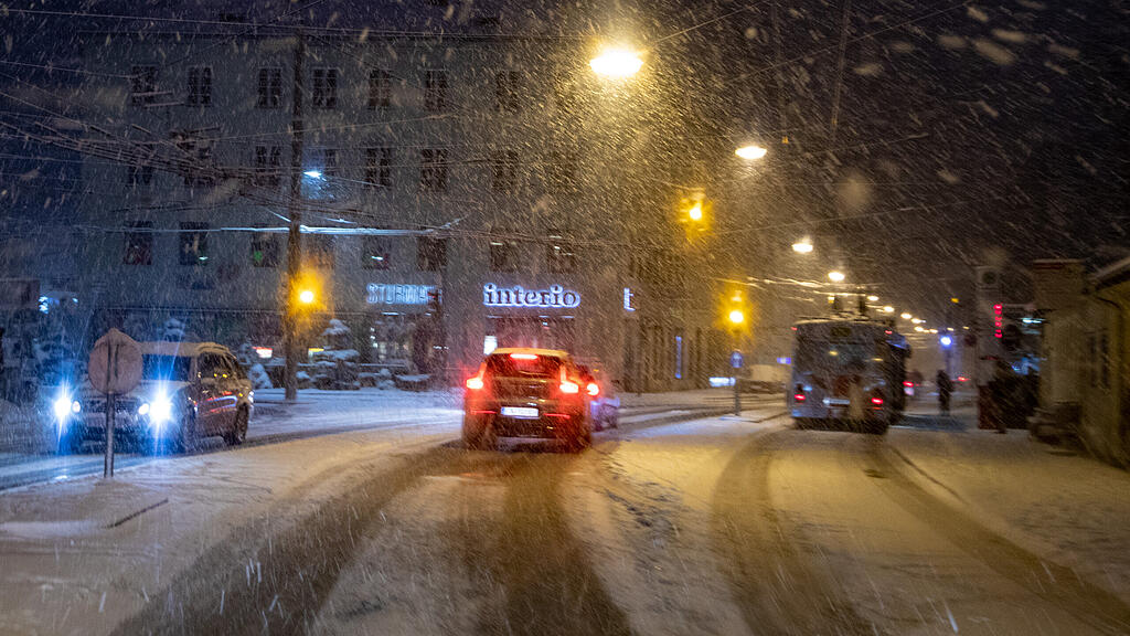 Schnee in Salzburg Stadt sorgt für Unfälle und Staus