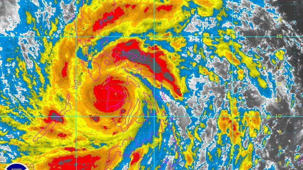 Super-Taifun Haiyan trifft Philippinen: Massenevakuierungen